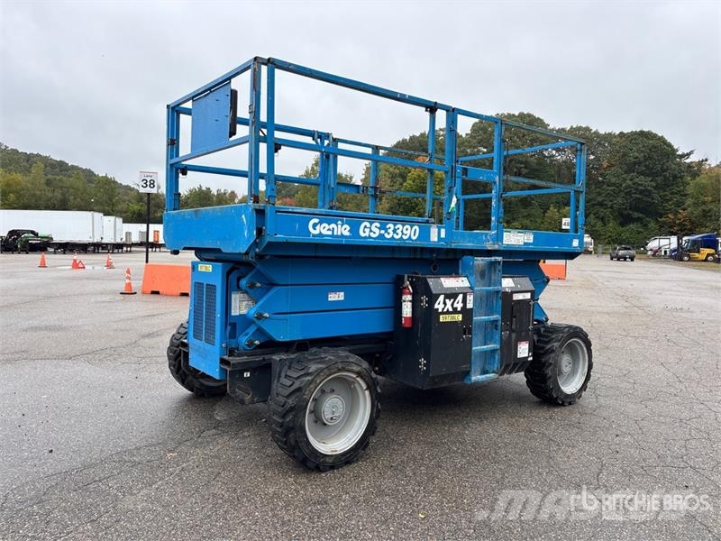 Genie GS-3390 رافعات مقصية الشكل