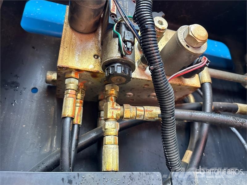 Genie GS-3390 رافعات مقصية الشكل