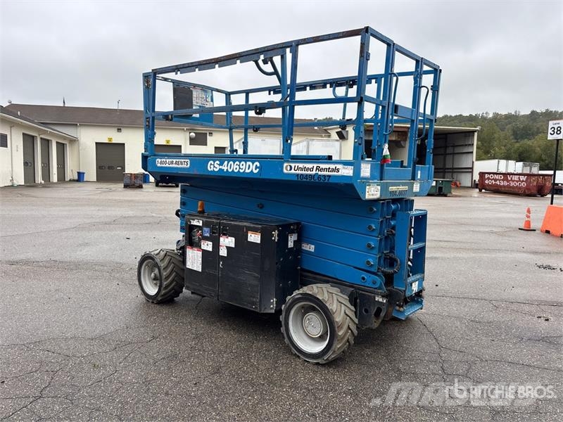 Genie GS-4069DC Electric Scissor Lift رافعات مقصية الشكل