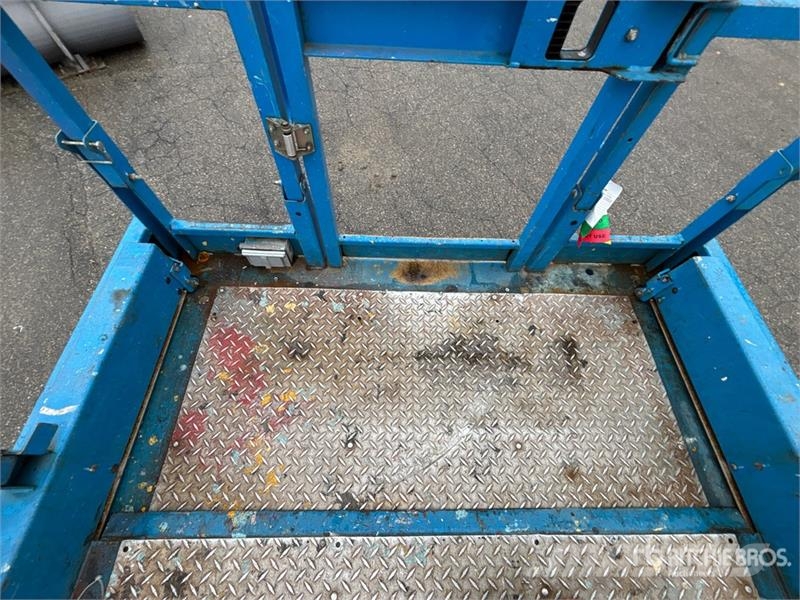 Genie GS-4069DC Electric Scissor Lift رافعات مقصية الشكل