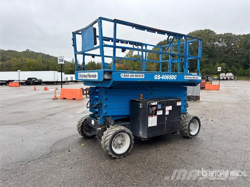 Genie GS-4069DC Electric Scissor Lift رافعات مقصية الشكل