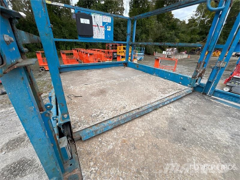 Genie GS-4390 4x4 Diesel Scissor Lift Šķerveida pacēlāji