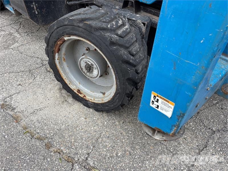 Genie GS-4390 4x4 Diesel Scissor Lift Šķerveida pacēlāji