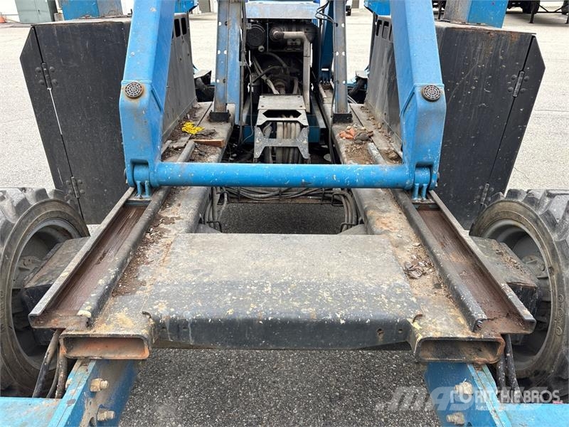 Genie GS-4390 4x4 Diesel Scissor Lift Šķerveida pacēlāji