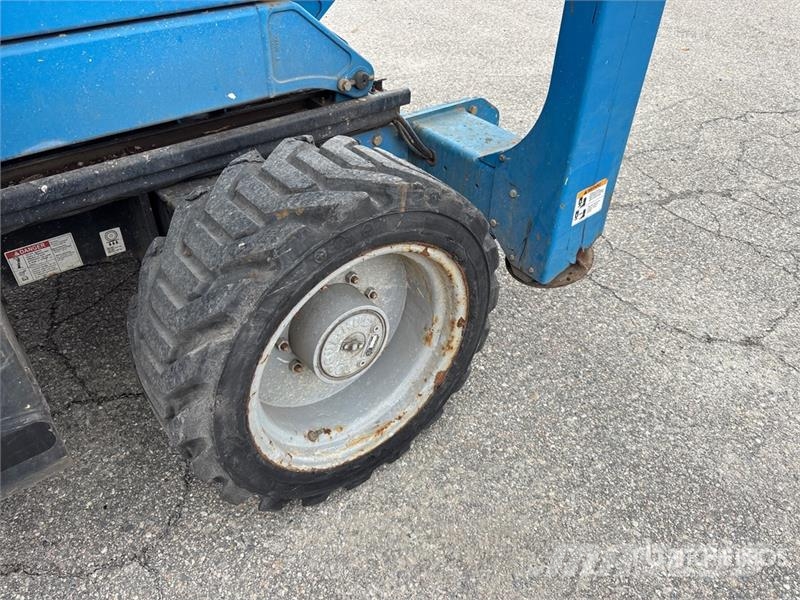 Genie GS-4390RT 4x4 Diesel Scissor Lift Ollós emelők