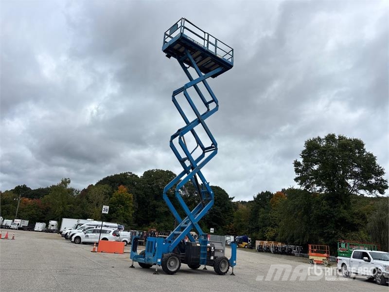 Genie GS-4390RT 4x4 Diesel Scissor Lift Ollós emelők