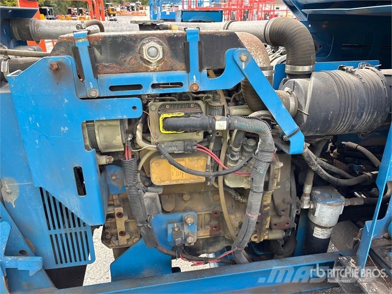 Genie GS-4390RT 4x4 Diesel Scissor Lift Ollós emelők