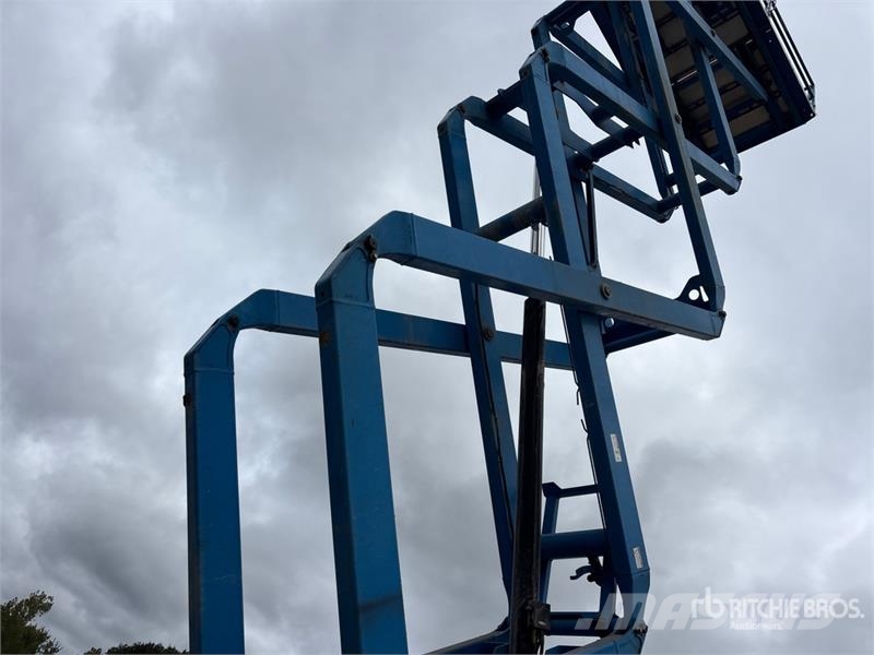 Genie GS-4390RT 4x4 Diesel Scissor Lift Ollós emelők