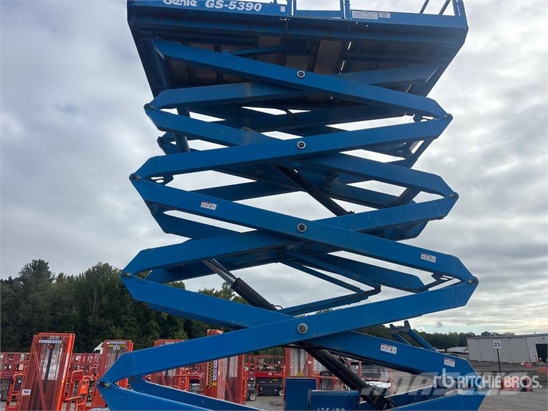 Genie GS-5390 4x4 Diesel Scissor Lift Ollós emelők