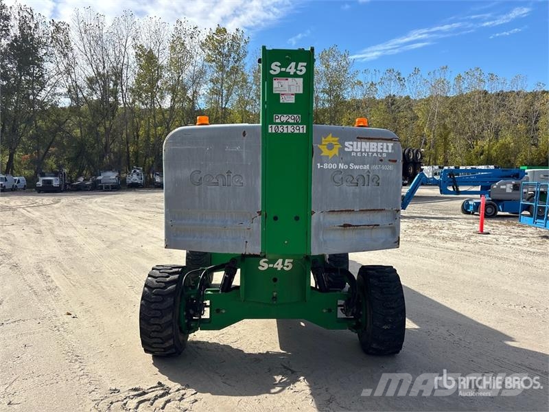 Genie S-45 Telescopic boom lifts