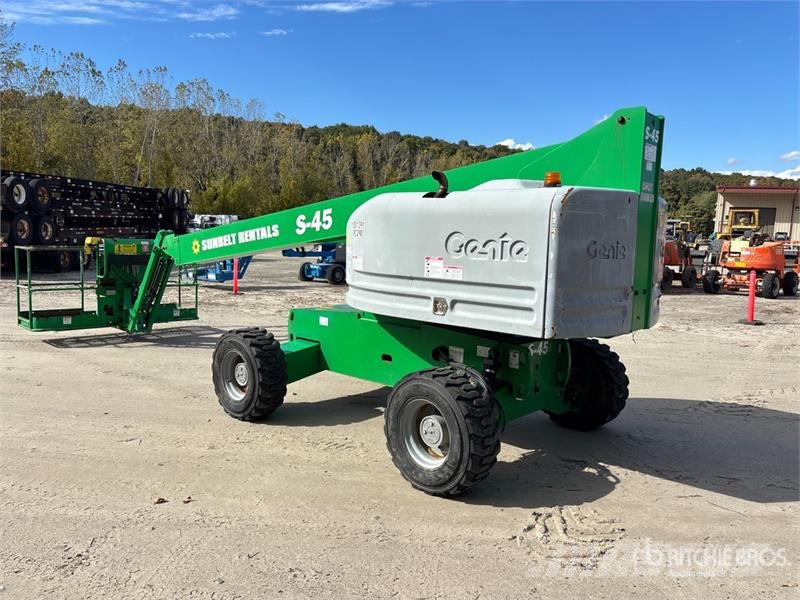 Genie S-45 Telescopic boom lifts