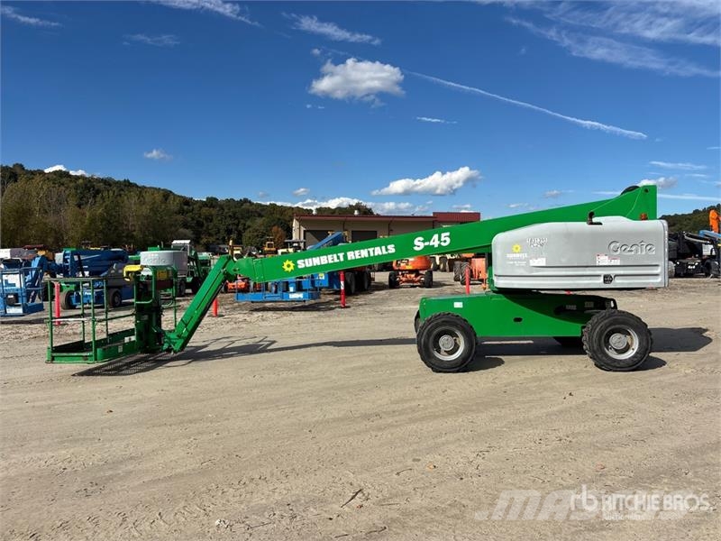 Genie S-45 Telescopic boom lifts