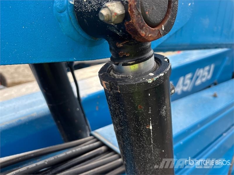 Genie Z-45/25J Plataformas elevatórias articuladas