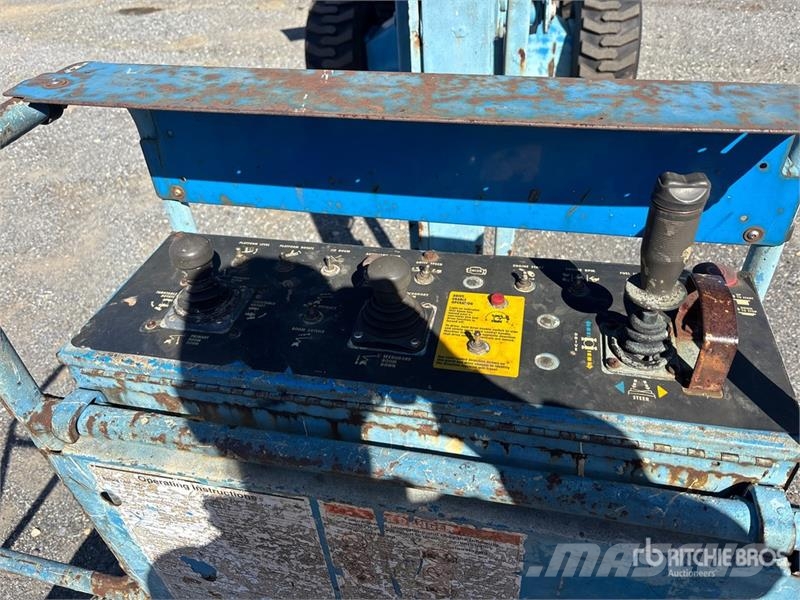 Genie Z-60 4WD Diesel Articulating Boom Lift Articulated boom lifts