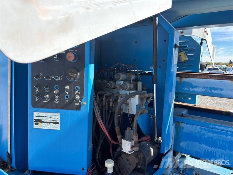 Genie Z-60 4WD Diesel Articulating Boom Lift Articulated boom lifts