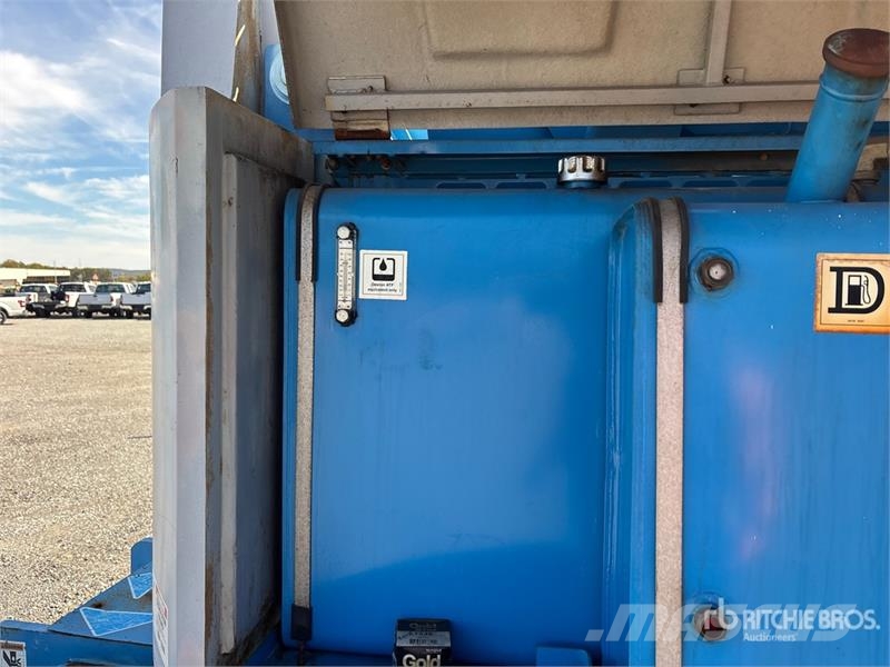 Genie Z-60 4WD Diesel Articulating Boom Lift Articulated boom lifts