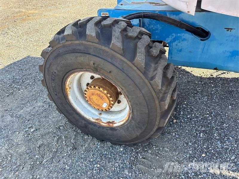 Genie Z-60 4WD Diesel Articulating Boom Lift Articulated boom lifts