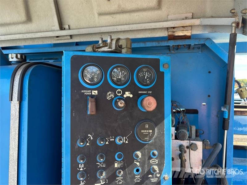 Genie Z-60 4WD Diesel Articulating Boom Lift Articulated boom lifts