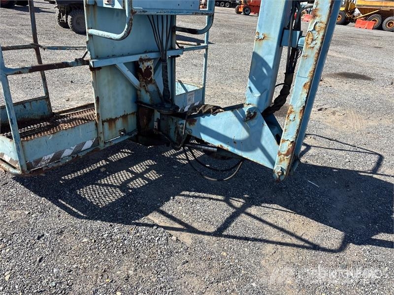 Genie Z-60 4WD Diesel Articulating Boom Lift Articulated boom lifts