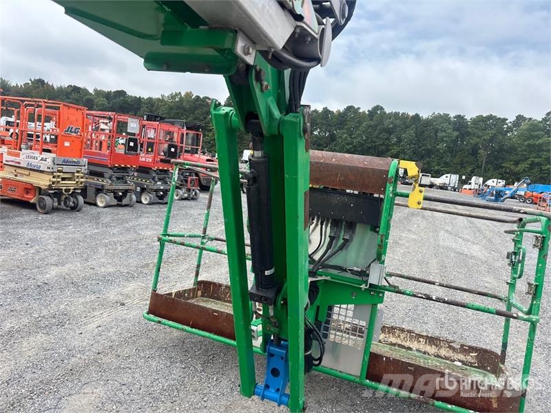 Genie Z-62/40 4WD Diesel Articulating Boom Lift 曲臂高空作業車