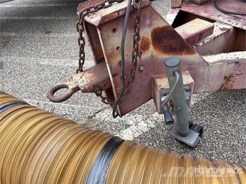 GiANT Vac 300L Leaf Vacuum Egyéb mezőgazdasági gépek