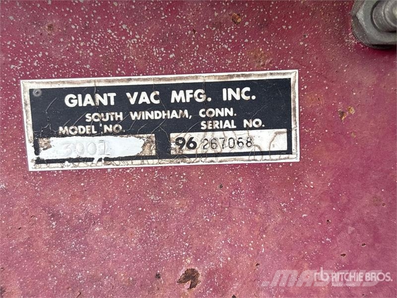 GiANT Vac 300L Leaf Vacuum Egyéb mezőgazdasági gépek