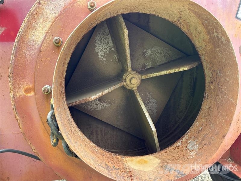 GiANT Vac 300L Leaf Vacuum Egyéb mezőgazdasági gépek