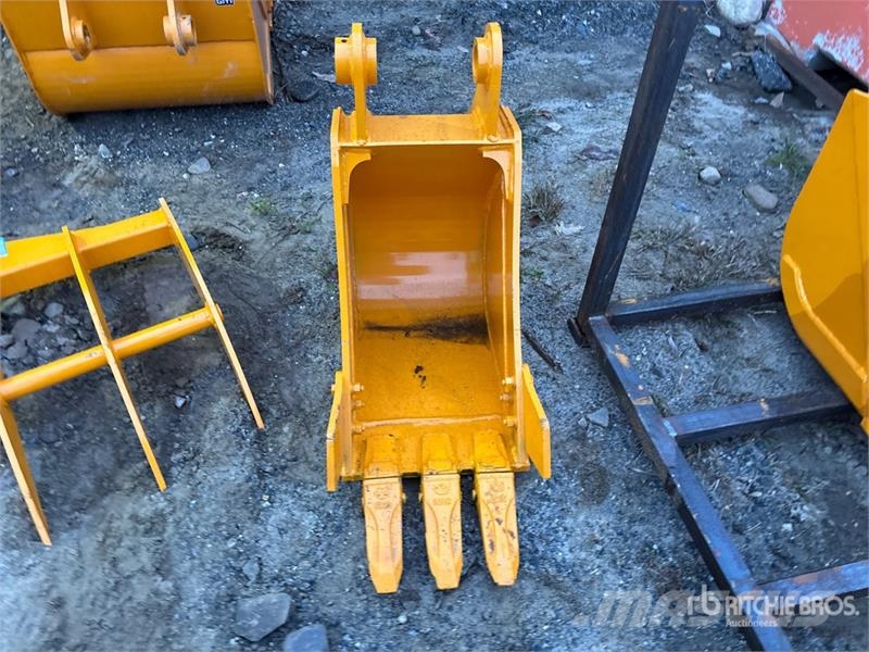  GIYI 12 in Excavator Bucket - Fits CAT 305 (Unused دلاء