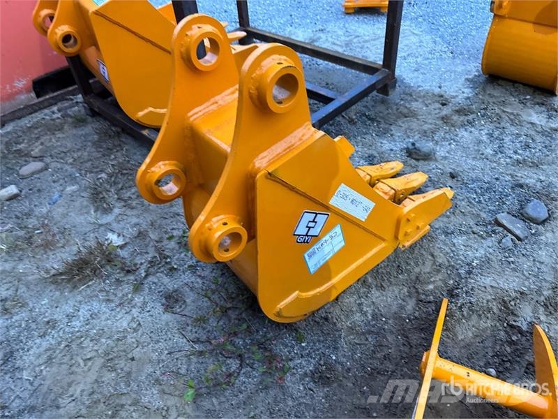  GIYI 12 in Excavator Bucket - Fits CAT 305 (Unused دلاء