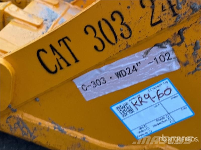  GIYI 24 in Excavator Bucket - Fits CAT 303 (Unused دلاء