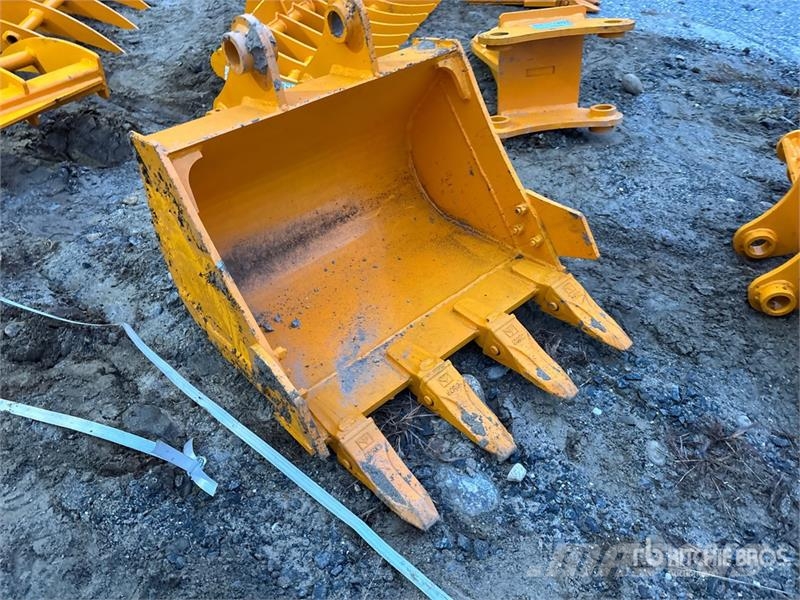  GIYI 24 in Excavator Bucket - Fits CAT 303 (Unused دلاء