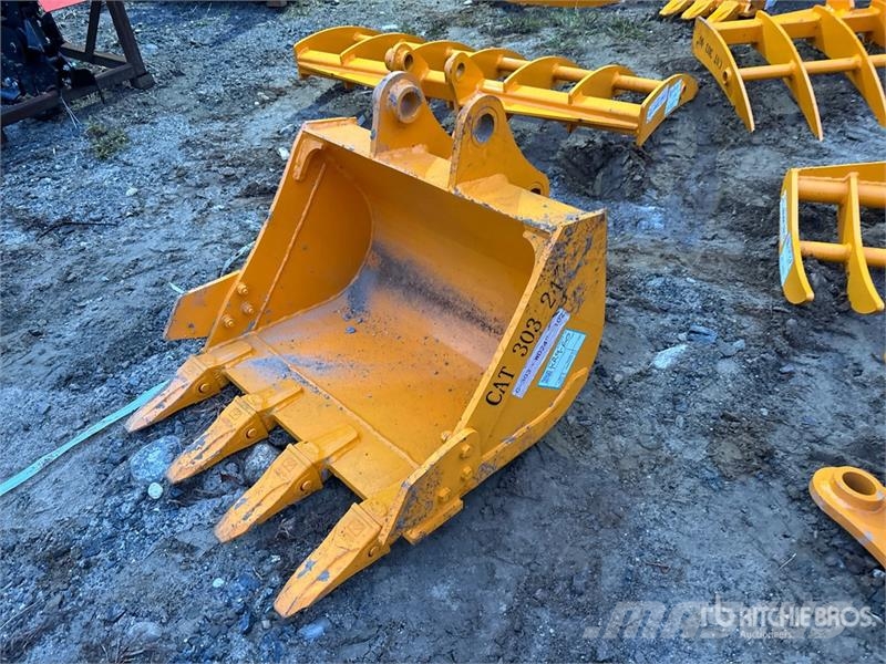  GIYI 24 in Excavator Bucket - Fits CAT 303 (Unused دلاء