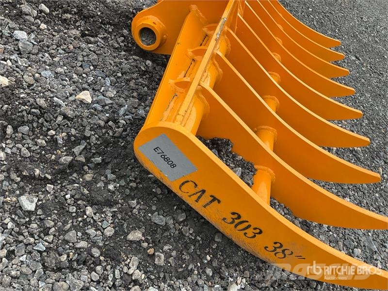  GIYI 38 in Cat 303 38 In Excavator Rake (Unused) Okretači i sakupljači sena