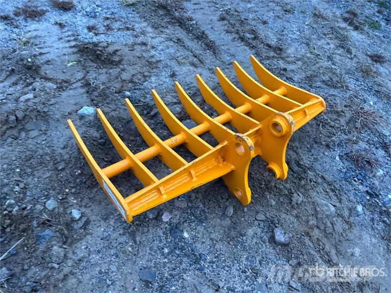  GIYI 38 in Excavator Rake - Fits CAT 303 (Unused) 犁耙和摊草机