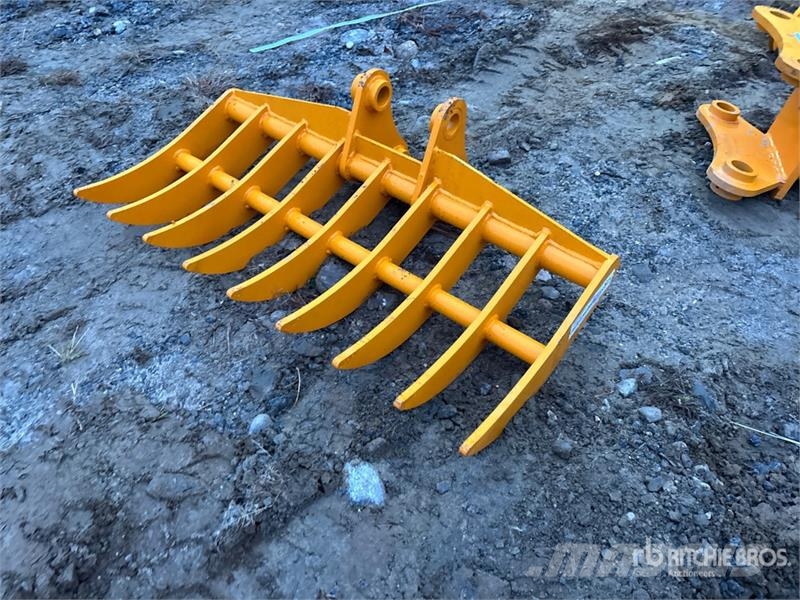  GIYI 38 in Excavator Rake - Fits CAT 303 (Unused) 犁耙和摊草机