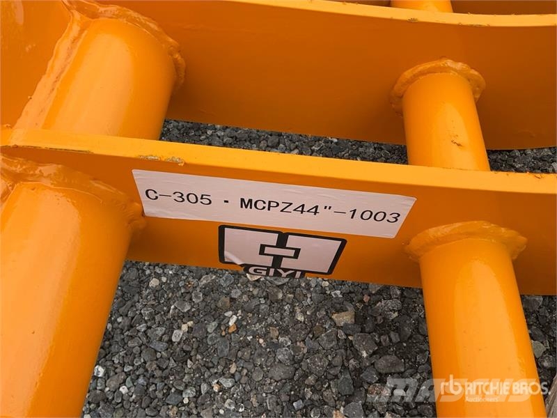  GIYI 44 in Cat 305 44 In Excavator Rake (Unused) Okretači i sakupljači sena