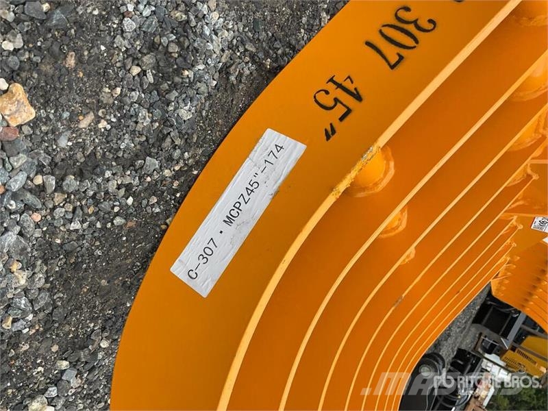 GIYI 45 in Excavator Rake - Fits Cat 307 (Unused) Ancinhos e espalhadores de feno