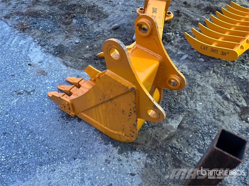 GIYI GY-BK 12 in Excavator Bucket - Fits CAT 307 ( دلاء