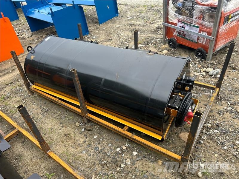 GIYI GY-BS72 72 in Closed Skid Steer Sweeper (Unus Süpürgeler