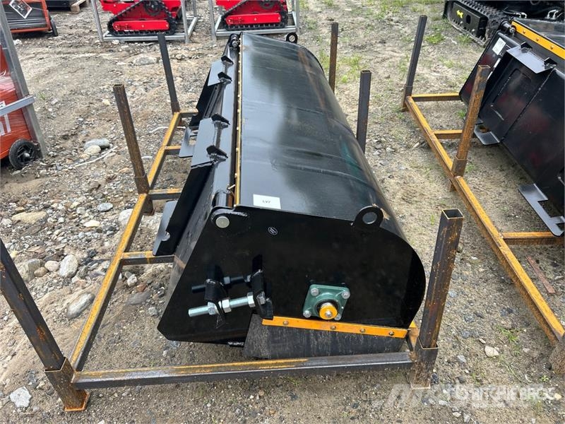GIYI GY-BS72 72 in Closed Skid Steer Sweeper (Unus Süpürgeler