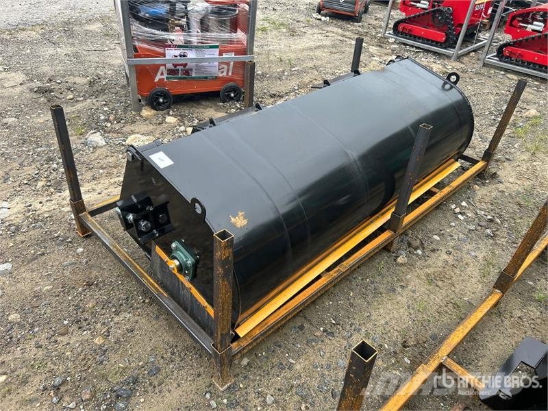 GIYI GY-BS72 72 in Closed Skid Steer Sweeper (Unus Süpürgeler