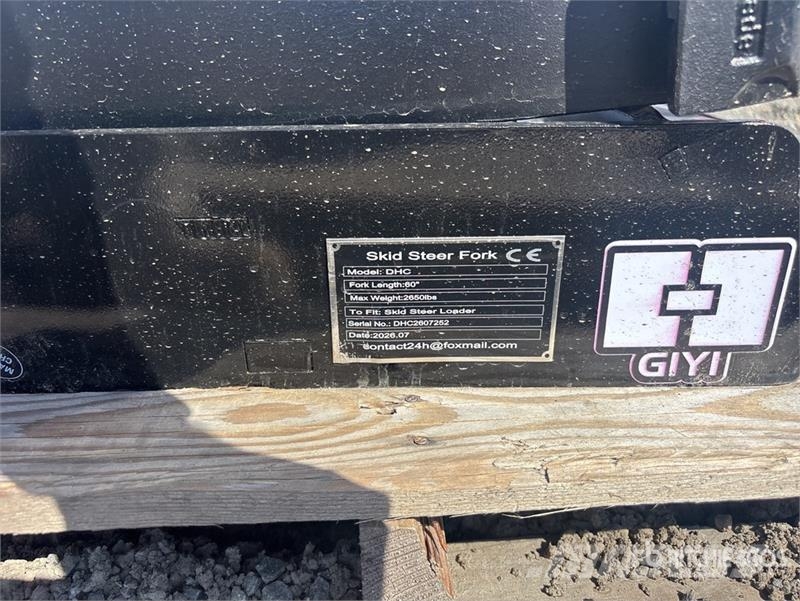  GIYI GY-DHC 59 in Mini Skid Steer Forks (Unused) Vilice