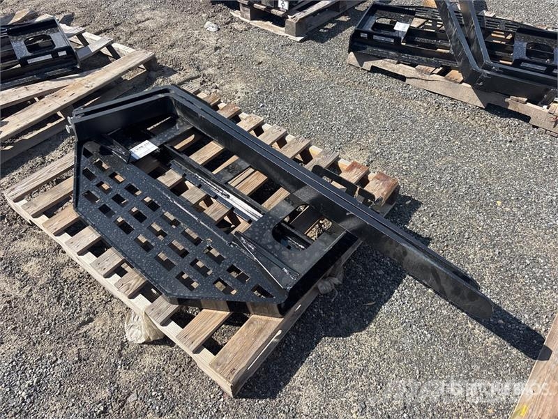  GIYI GY-DHC 59 in Mini Skid Steer Forks (Unused) Vilice