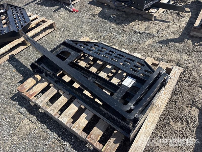  GIYI GY-DHC 59 in Mini Skid Steer Forks (Unused) Vilice