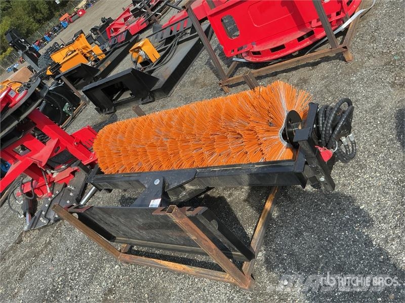 GIYI GY-SE61 61 in Skid Steer Broom (Unused) Četke