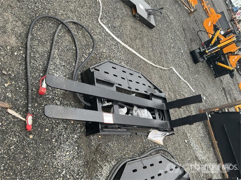  GIYI GY-SF60 60 in Side Shift Skid Steer Forks (Un شوكات