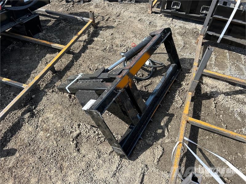 GIYI GY-TP25 46 in Skid Steer Post Puller (Unused) Other components