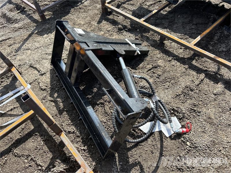GIYI GY-TP25 46 in Skid Steer Post Puller (Unused) Other components