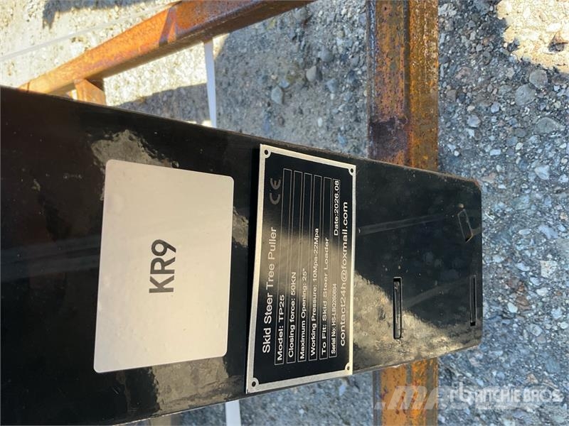 GIYI GY-TP45 25 in Skid Steer Post Puller (Unused) Diger parçalar