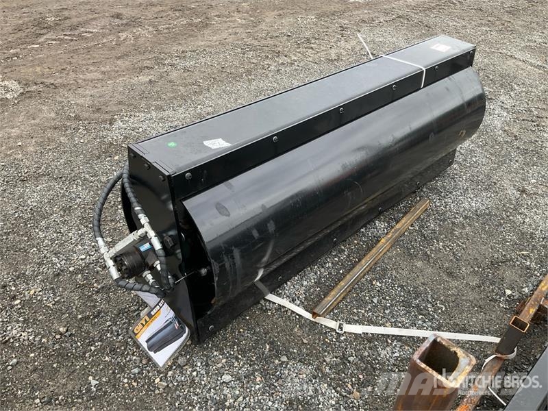 GIYI GY-VR72 72 in Skid Steer Vibratory Roller (Un Walce
